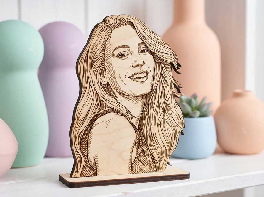 Serenay Sarıkaya Ahşap Heykel