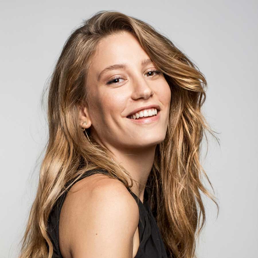 Serenay Sarıkaya hangi liseden mezun?